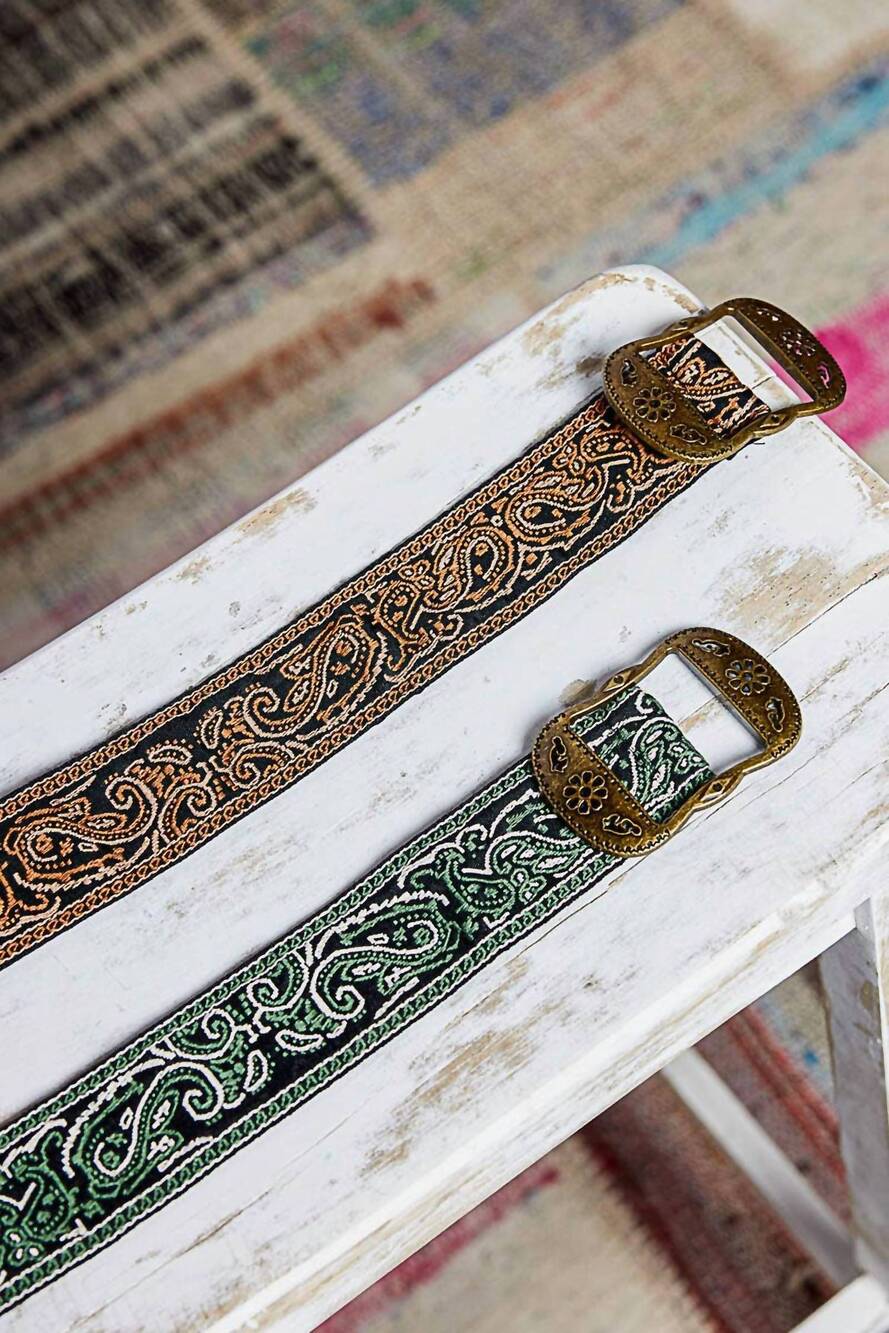 NEW POL women's paisley embroidered boho belt with burnished gold buckle in brow